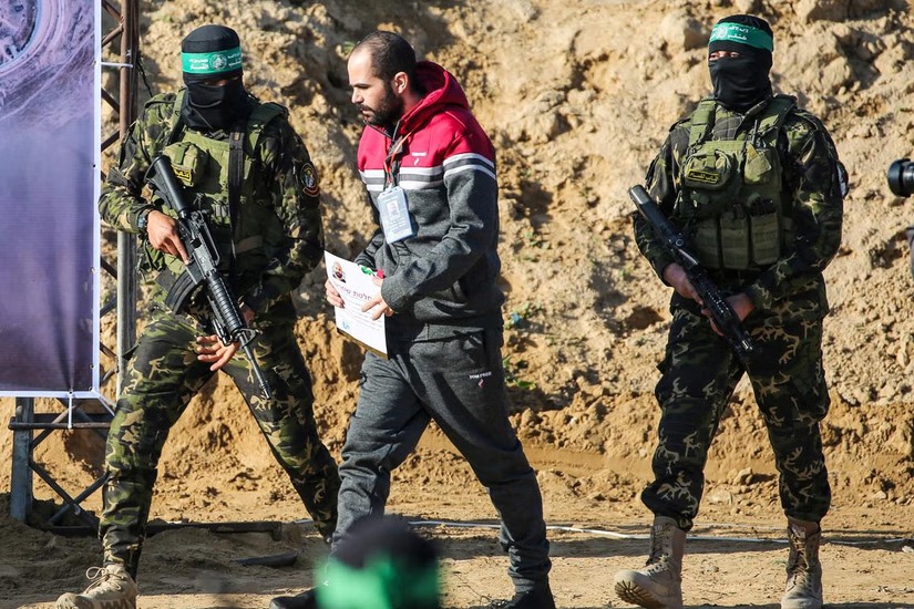 இரு இஸ்‌ரேலியப் பிணைக்கைதிகள் விடுவிப்பு.