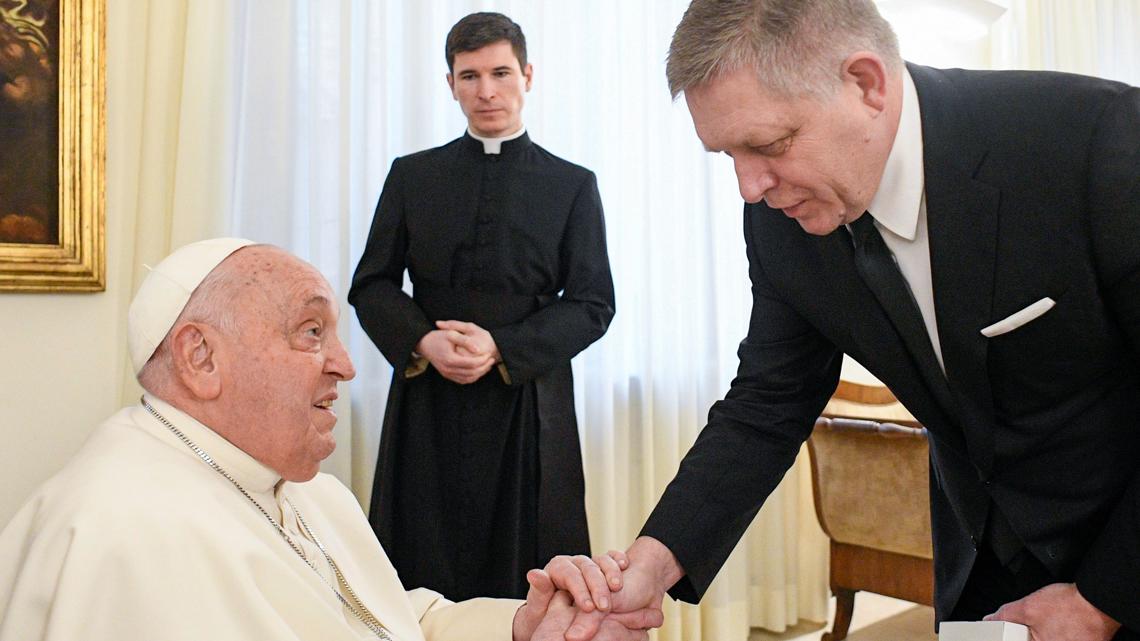 பாப்பரசர் பிரான்சிஸ் உடல் நலப் பாதிப்பு காரணமாக வைத்தியசாலையில் அனுமதி.