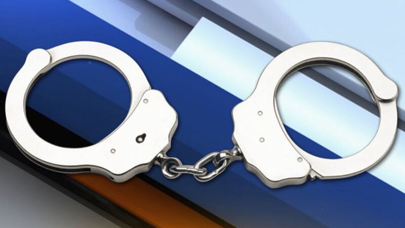 யாழ்ப்பாணத்தில் இளைஞனை கடத்தி 80 லட்சம் கொள்ளையடித்த பெண் உட்பட நால்வர் கைது.