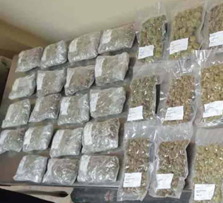 குஷ் போதைப்பொருளுடன் இருவர் கட்டுநாயக்கவில் கைது.