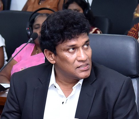 இந்தியாவை கடந்து இலங்கைக்கு வெளிநாட்டு முதலீடு வராது. அதானி வெளியேற்றம், பெரும் பிழை.  தமுகூ தலைவர் மனோ கணேசன்.