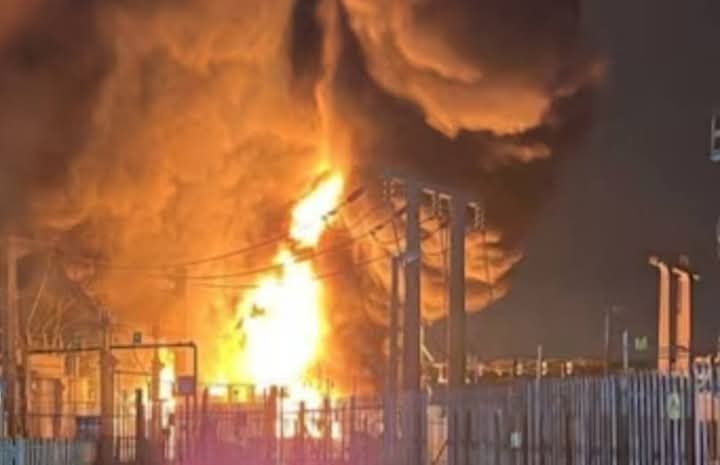 ஹீத்ரோ விமான நிலையம் முற்றிலுமாக மூடப்பட்டுள்ளது.