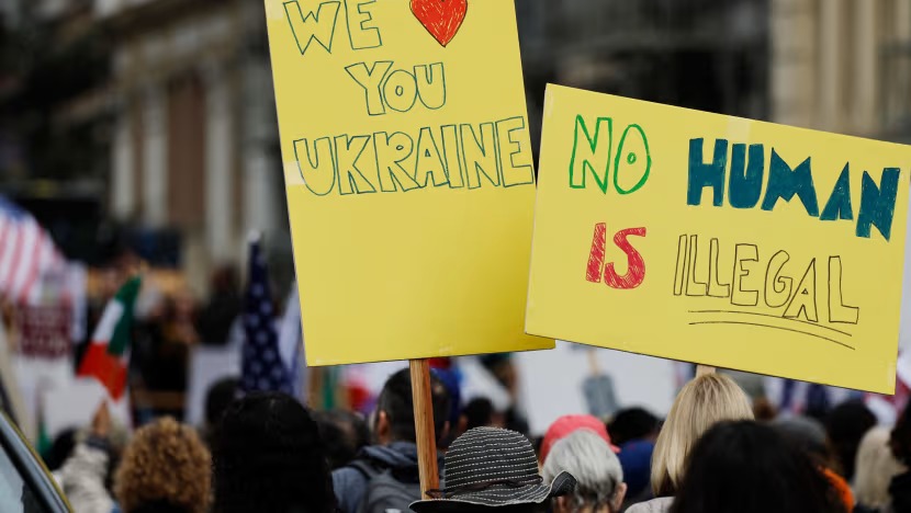 ஸெலென்ஸ்கி வெள்ளை மாளிகையில் நடத்தப்பட்ட விதத்தைக் கண்டித்து  ஆர்ப்பாட்டம்.