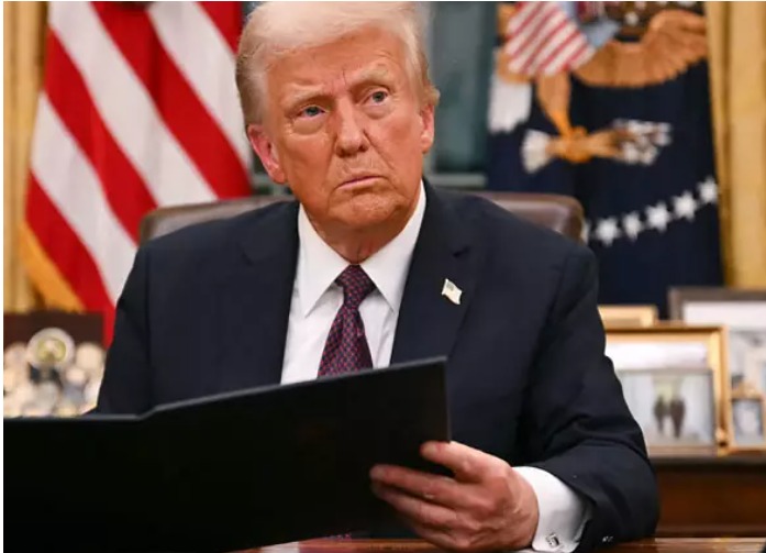 மெக்சிகோ, கனடா மற்றும் சீனாவுக்கு எதிரான டிரம்பின் 25% வரி இன்று முதல் அமலுக்கு வருகிறது.