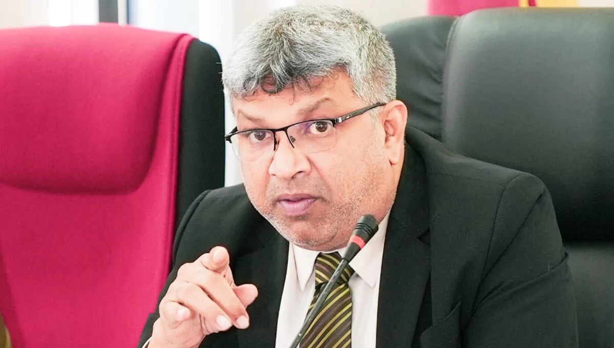 தவறான முடிவுகளால் நாடு பின்னோக்கிச் சென்றது – அமைச்சர் ஹர்ஷண நானாயக்கார.