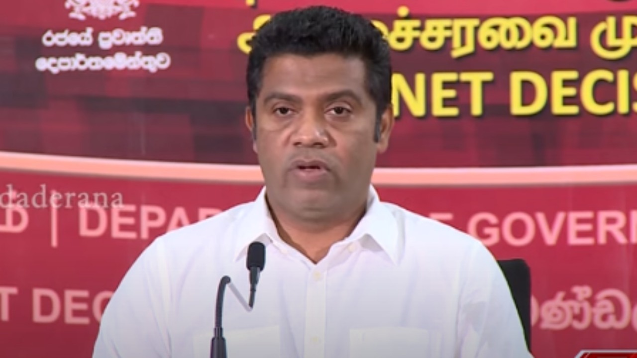 தேசபந்து குறித்து ஊடகவியலாளர்கள் கேட்ட கேள்விகளுக்கு அமைச்சர் பதிலளிக்க மறுப்பு.