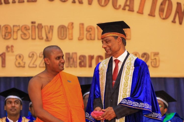 யாழ்ப்பாணப் பல்கலைக்கழகத்தில் தமிழ் மொழியில் முதுகலைப் பட்டம் பெற்ற பௌத்த துறவி.