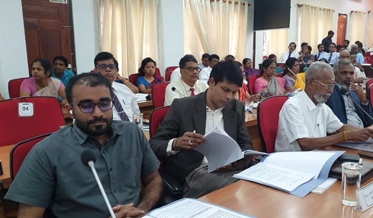 அர்ச்சுனா மற்றும் NPP எம்.பி இளங்குமரன் இடையே நடந்த கடும் வாக்குவாதம்… யாழ்ப்பாணம் மாவட்ட அபிவிருத்தி குழு கூட்டம் திகதி குறிப்பிடாமல் ஒத்திவைப்பு!