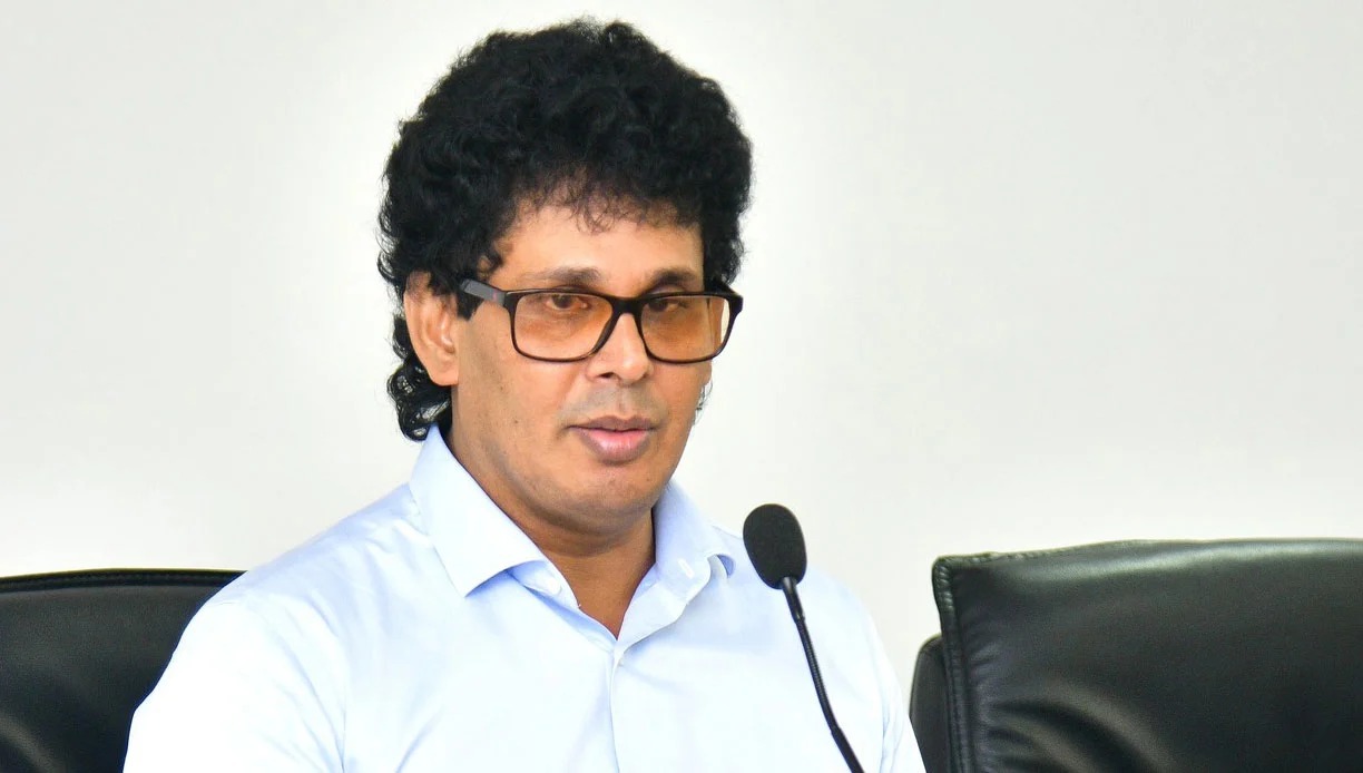 பெரிய ஆலை உரிமையாளர்களும் அரிசி விலையை உயர்த்த முயற்சிக்கின்றனர். அதை சரிசெய்ய அரிசி இறக்குமதி செய்கிறோம்.