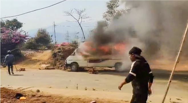 மணிப்பூரின் காங்போக்பி மாவட்டத்தில் நடைபெற்ற போராட்டத்தில் வன்முறை : ஒருவா் உயிரிழப்பு; 25 போ் காயம்