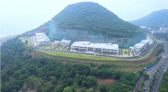 மலையைத் தரைமட்டமாக்கி ரூ.500 கோடியில் ஜெகன்மோகன் கட்டிய அரண்மனை