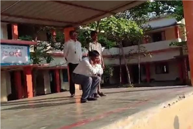 மாணவ, மாணவியர் நன்றாக படிக்க வேண்டும் என்று அவர்களின் முன்பாக 50 தோப்புக்கரணம் போட்ட தலைமை ஆசிரியர்!