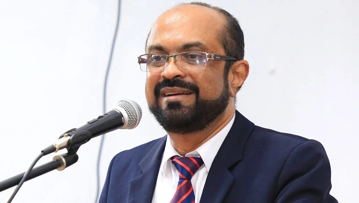 எரிபொருள் பிரச்சனை குறித்து பெட்ரோலிய அமைச்சர் மௌனம்?… ஊடகங்கள் அவரைத் தேடுகின்றன.