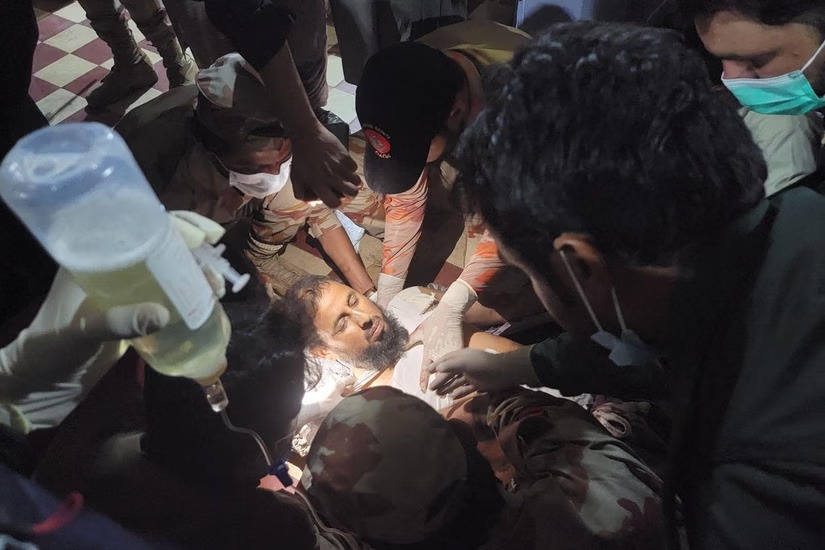 ரயில் கடத்தல்; 190 பயணிகள் மீட்பு, 27 பிரிவினைவாதிகள் சுட்டுக்கொலை.