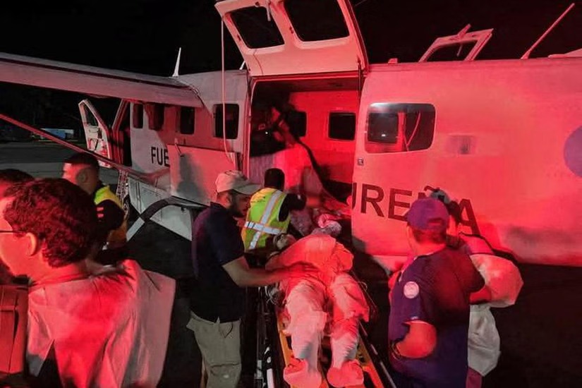 கடலில் விழுந்து நொறுங்கிய விமானம்; ஏழு பேர் மரணம்!