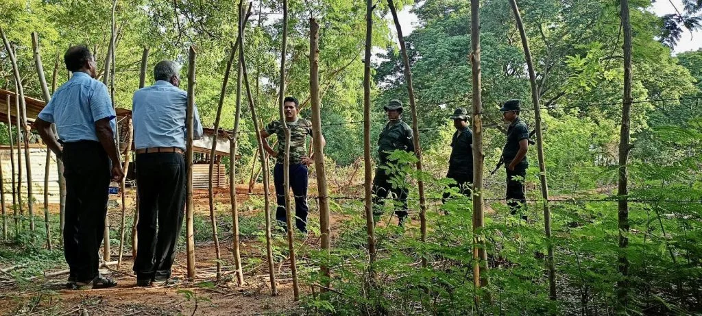 யாழில் விடுவிக்கப்பட்டதாக அறிவிக்கப்பட்ட காணிகள் இராணுவத்தினரின் பிடியிலேயே!  – உடனடியாக ஒப்படைக்குமாறு பாதிக்கப்பட்ட மக்கள் கோரிக்கை.