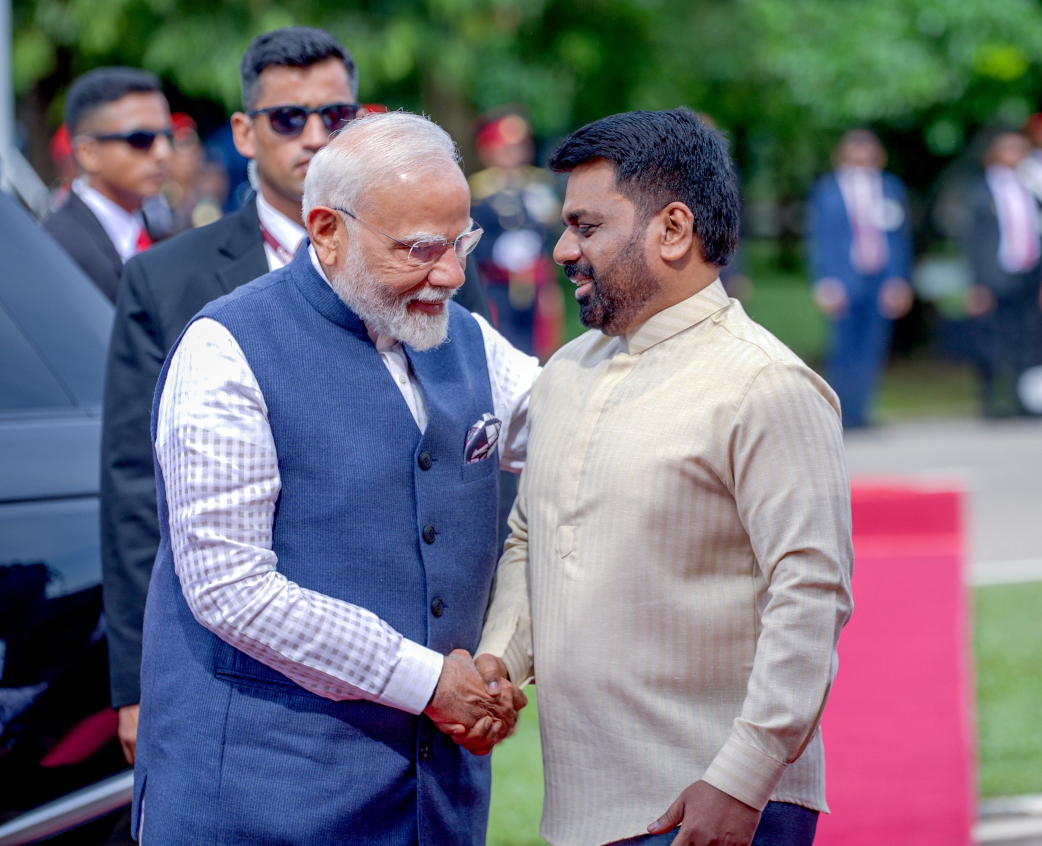 இந்தியப் பிரதமருக்கு சுதந்திர சதுக்கத்தில் பிரமாண்ட வரவேற்பு.