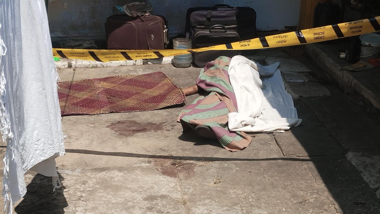 பருத்தித்துறையில் மூதாட்டி ஒருவர் அடித்துக்கொலை!  – அயல் வீட்டு இளைஞர் கைது.