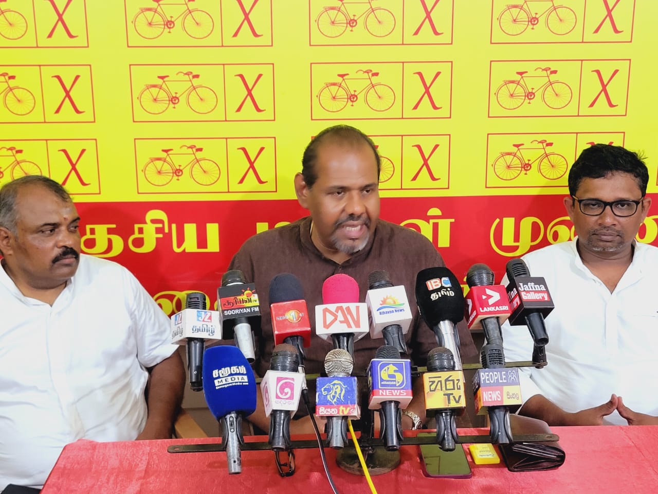 ஜே.வி.பியினரே உண்மையான இனவாதிகள்!  – கஜேந்திரகுமார் எம்.பி. விளாசல்.