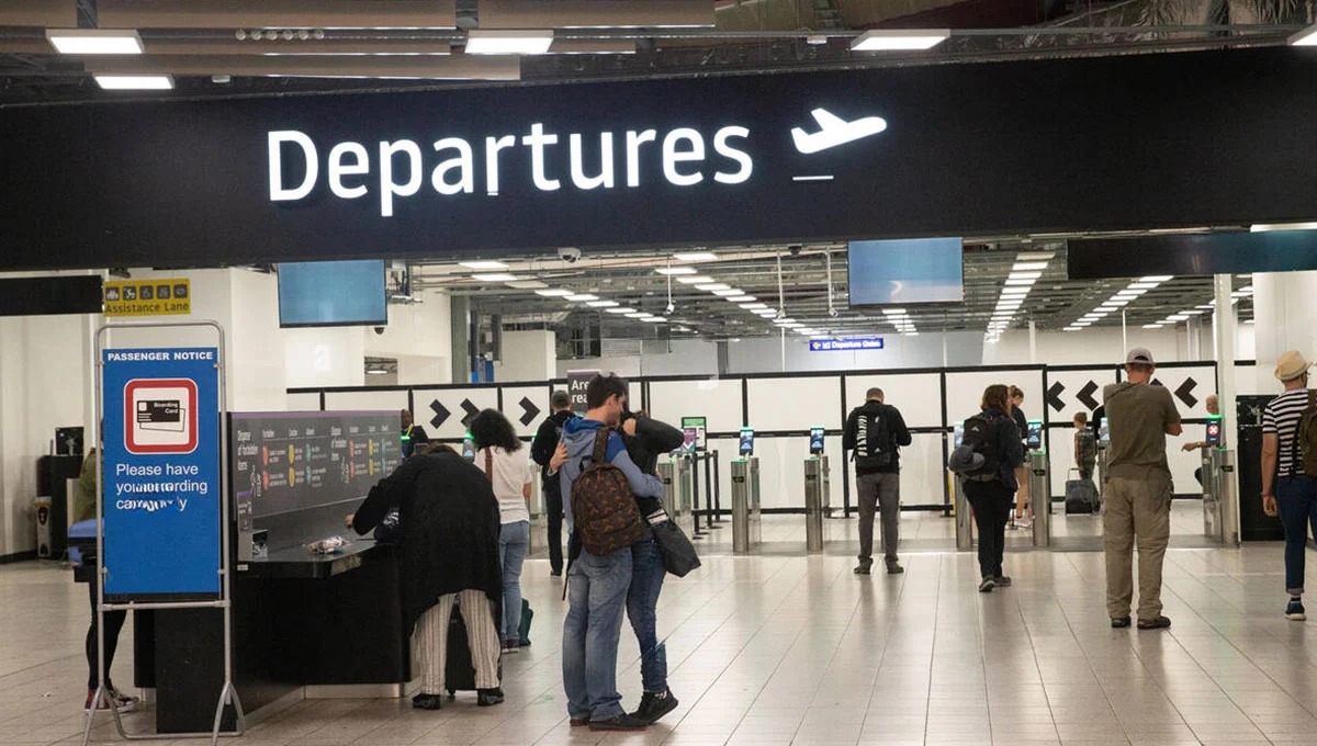 பாதாள உலக அச்சுறுத்தல்கள் காரணமாக பெண் வழக்கறிஞர் நாட்டை விட்டு தப்பி ஓட்டம்..