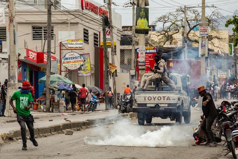 ஹைட்டி சிறைச்சாலைக்குள் புகுந்து 500 கைதிகளை விடுவித்த குண்டர் கும்பல்.