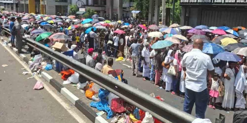 கண்டி ஸ்ரீ தலதா வழிபாட்டிற்குச் சென்ற நால்வர் மரணம், 420 பேர் மருத்துவமனையில் அனுமதி, மேலும் பலருக்கு புறநோயாளர் சிகிச்சை…