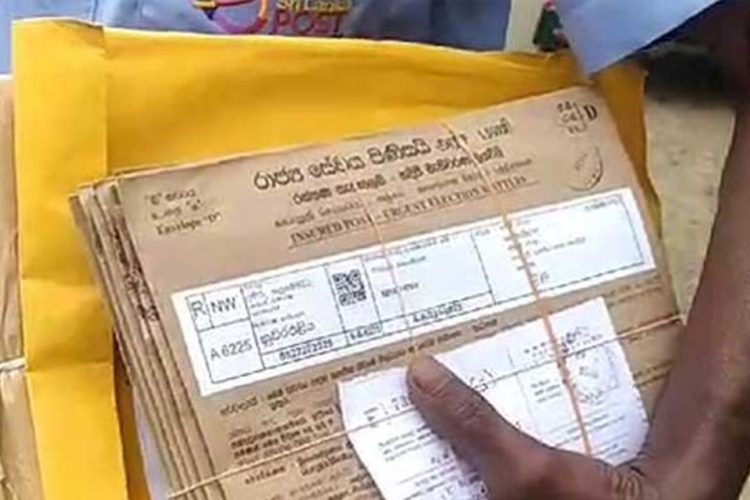 வாக்குச்சீட்டு முறைகேடு: தபால் ஊழியரும்,  சர்வ சன பலய கட்சியின் வேட்பாளரும் கைது!