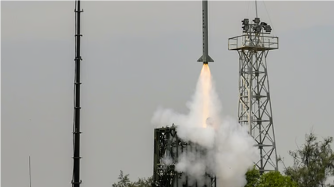 தரையிலிருந்து வான் இலக்குகளை துல்லியமாகத் தாக்கி அழிக்கும் ஏவுகணை சோதனை வெற்றி!