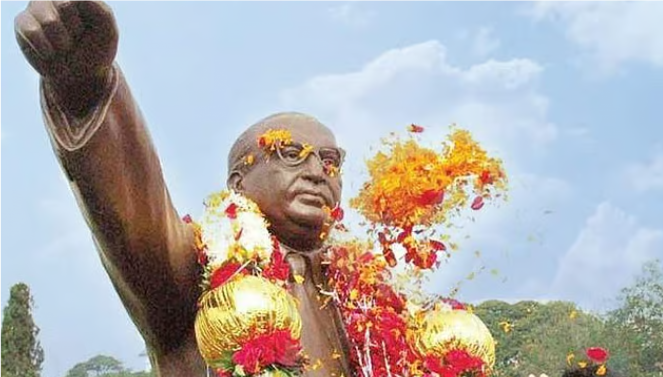 உத்தரப் பிரதேசத்தின் பதோஹி மாவட்டத்தில் புதியதாக நிறுவப்பட்ட அம்பேத்கர் சிலை அகற்றியதால் சர்ச்சை!