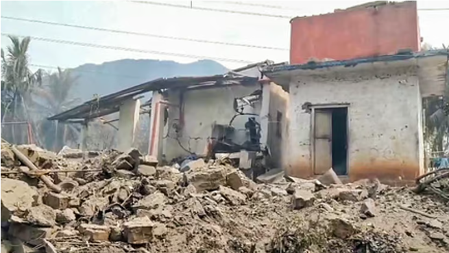 ஆந்திராவில் சோகம்: பட்டாசு ஆலை தீ விபத்தில் 8 பேர் பரிதாபமாக உயிரிழந்தனர்