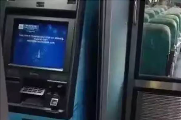 இந்தியாவில் முதன்முறையாக ஓடும் ரயிலில் ஏ.டி.எம் மெஷின் அறிமுகம்!