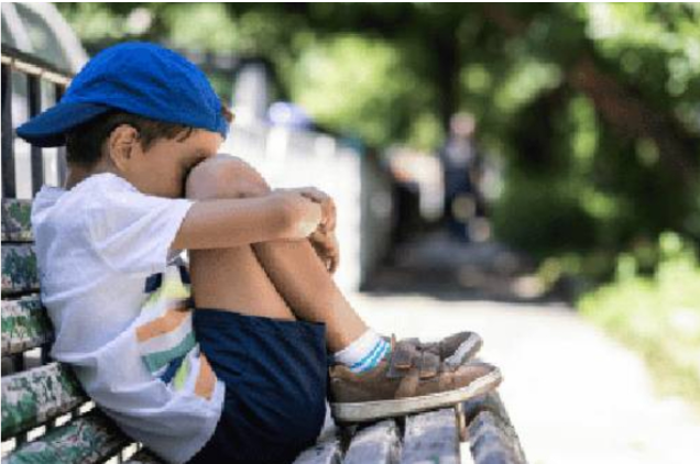 சளிக்கு சிகிச்சை பெற வந்த 5 வயது சிறுவனை சிகரெட் பிடிக்க வைத்த மருத்துவர்!