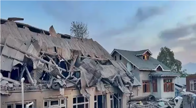 ஜம்மு – காஷ்மீர் மாநிலத்தில் லஷ்கர்-இ-தொய்பா அமைப்பைச் சேர்ந்த 3 பயங்கரவாதிகளின் வீடுகள் இடிப்பு!