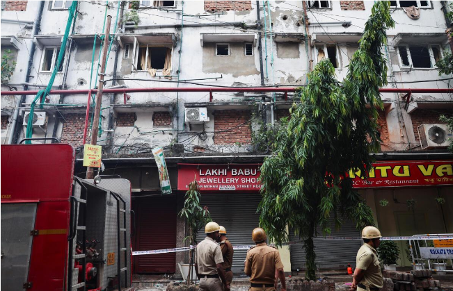 கொல்கத்தா ஹோட்டலில் கோரத் தீ விபத்து : 3 தமிழர்கள் உள்பட 14 பேர் பலி!