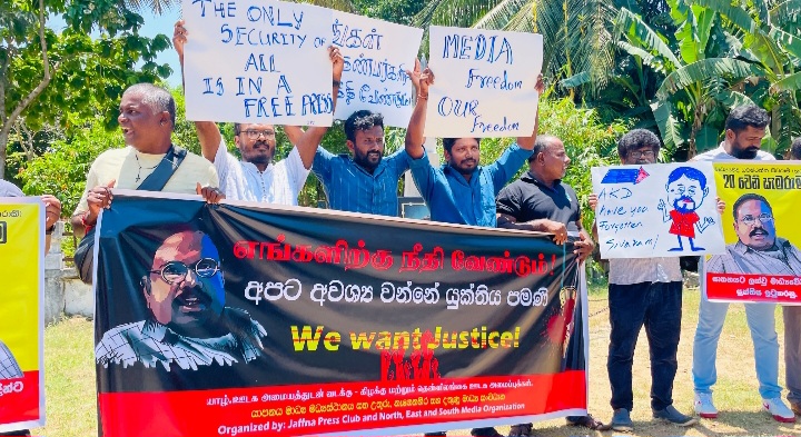 சிவராம் நினைவேந்தல் நாளில்  தமிழ் ஊடகவியலாளர்களின் படுகொலைக்கு நீதி வேண்டி   யாழ்ப்பாணத்தில் போராட்டம்!