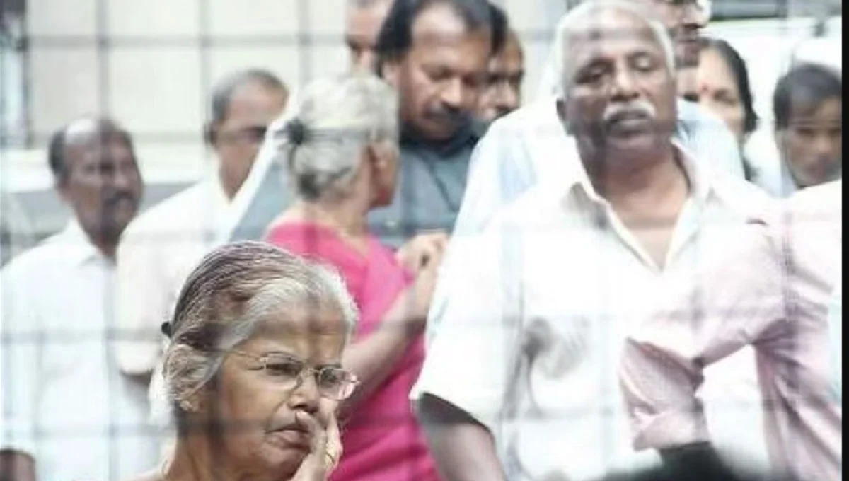 ஓய்வூதியம் கணக்கில் வரவு வைக்கப்பட்டது.. உயர்வில்லை.. போன மாத சம்பளமே!