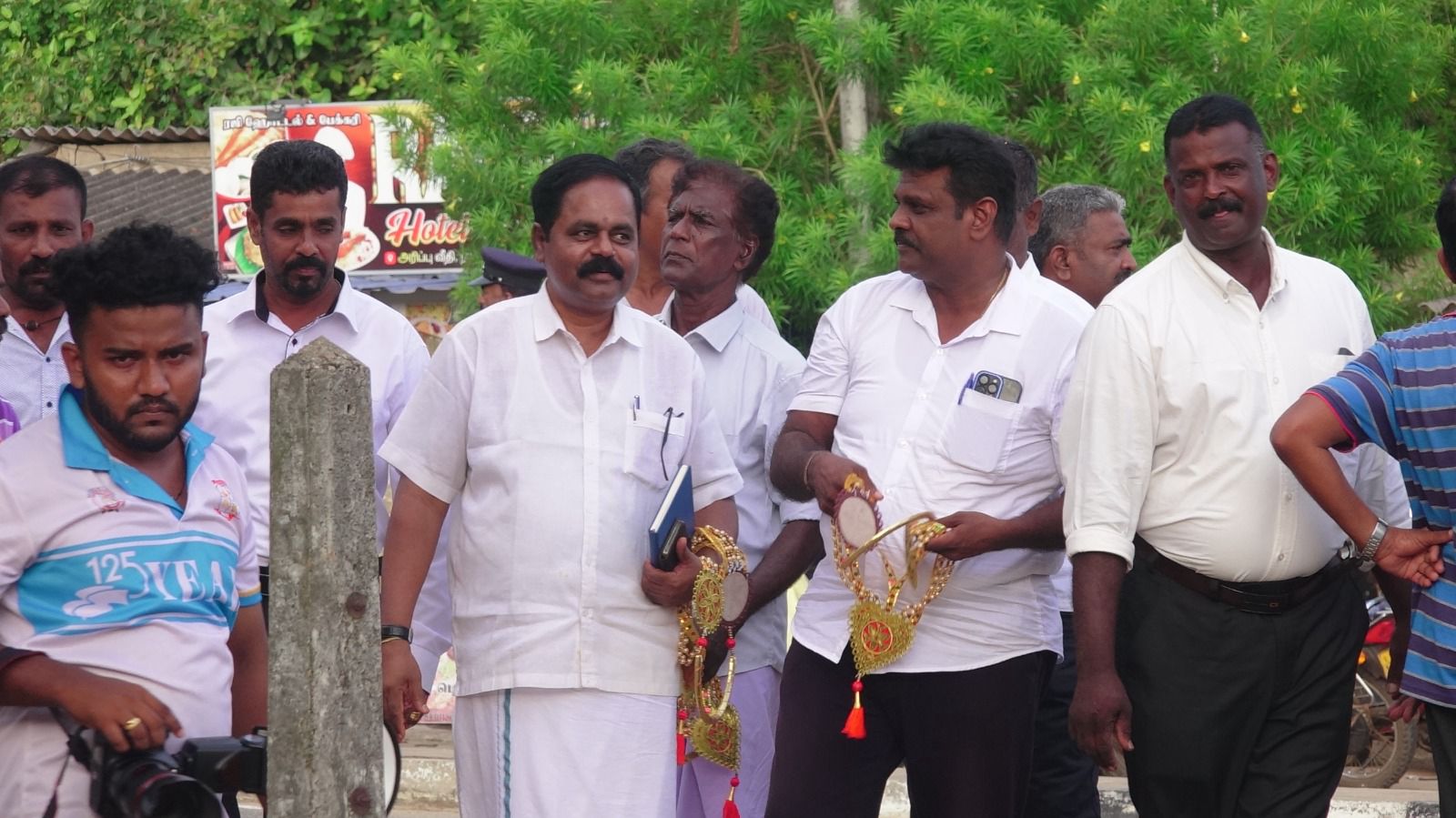 மாற்றுக் கட்சிக்கு வாக்களிக்காமல் வீட்டுச் சின்னத்துக்கு வாக்களிக்குக!  – தமிழ் மக்களிடம் முன்னாள் எம்.பி வேண்டுகோள்!