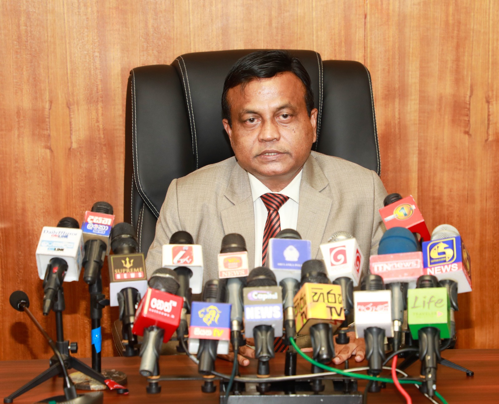 தேசிய மக்கள் சக்திக்குள் பிரச்சினை இல்லையாம்  – பிரதி அமைச்சர் சுனில் வட்டகல கூறுகின்றார்.