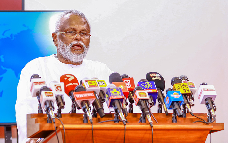 உள்ளூராட்சி சபைகளில் ஆட்சி அமைப்பது பற்றி உத்தியோகபூர்வமாக எந்தத் தரப்பும் பேசவில்லை  – இப்படி டக்ளஸ் கூறுகின்றார்.