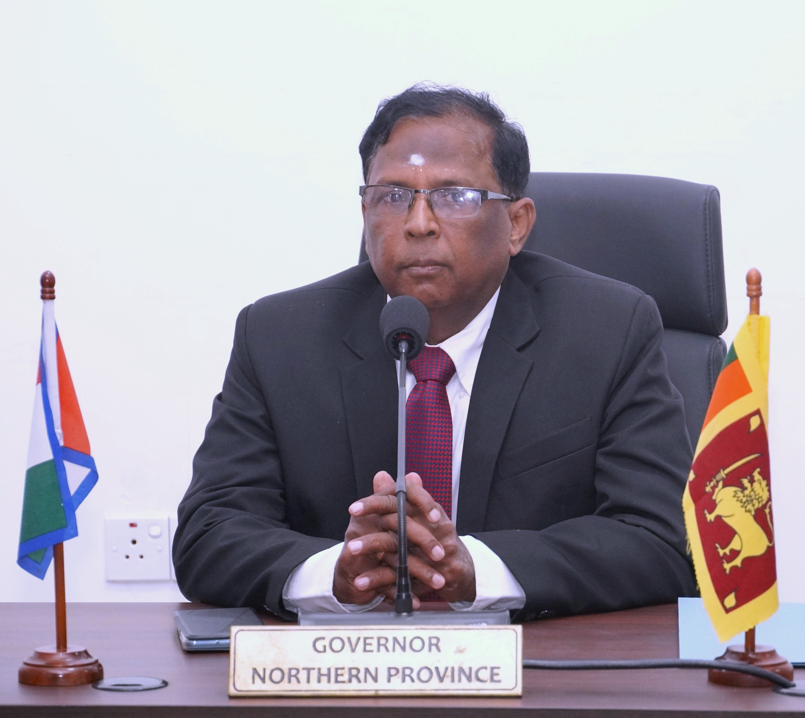 வலிகாமம் வடக்கில் விடுவிக்கப்படாத காணிகளை விடுவிக்கக் கோரி ஆளுநரிடம் மகஜர் கையளிப்பு!