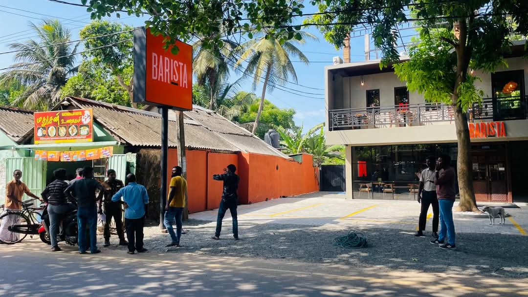 நல்லூர் முன்றலில் அசைவ உணவகம்:  பெயர்ப் பலகையை அதிரடியாக அகற்றியது யாழ். மாநகர சபை!