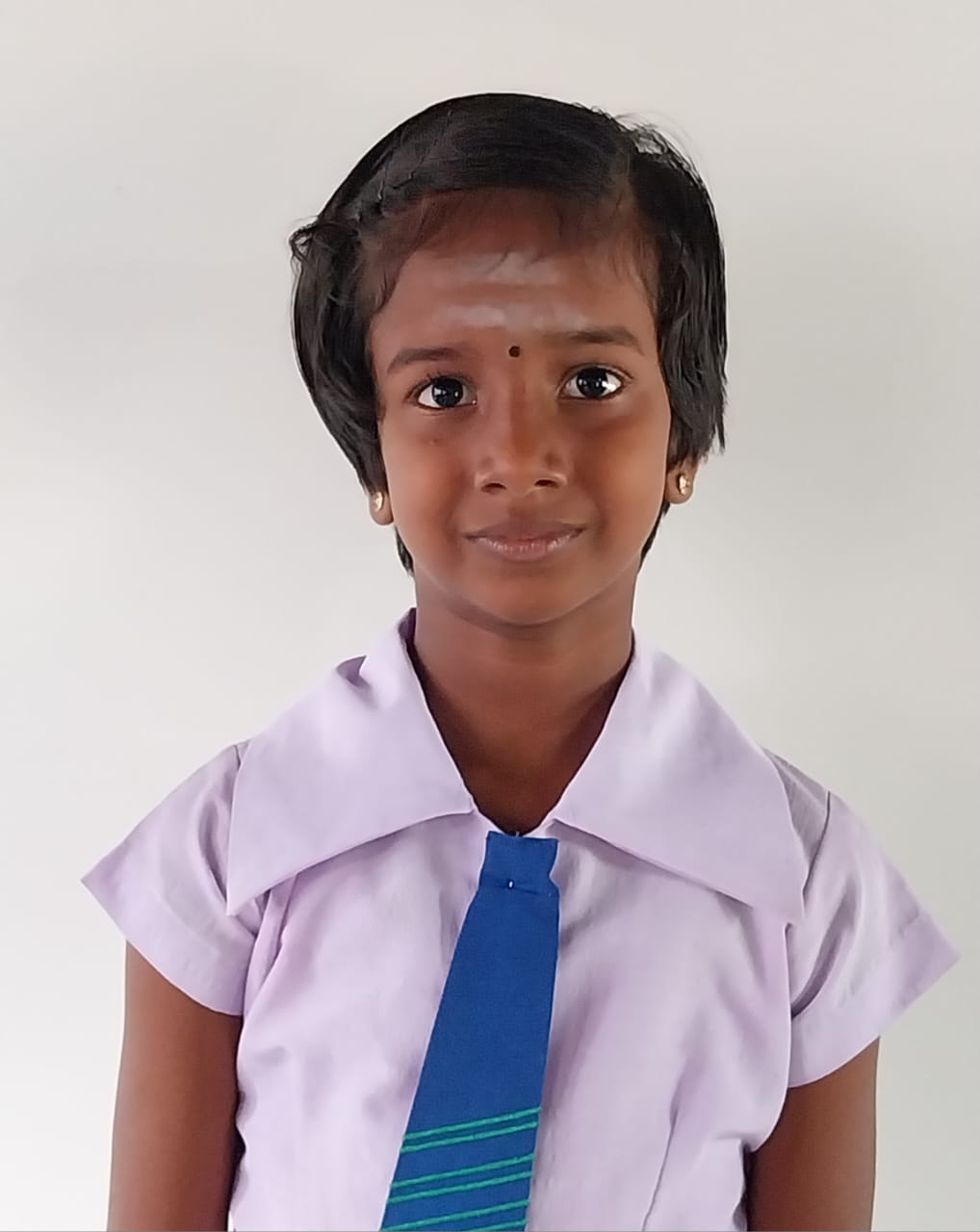 பாடசாலை சென்ற மாணவி பட்டா ரக வான் மோதி சாவு!  – முல்லைத்தீவில் சோகம்.