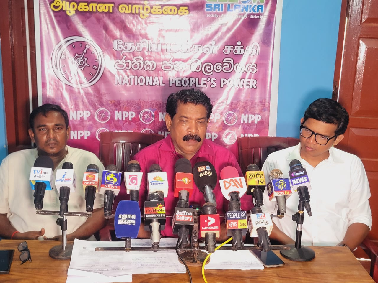 தேர்தல் தோல்விப் பயத்தில் உளறும் தமிழ்க் கட்சிக்காரர்  தேசிய மக்கள் சக்தி அரசுடன் விளையாடாதீர்கள்; இப்படி எச்சரிக்கின்றார் அமைச்சர் சந்திரசேகர்.