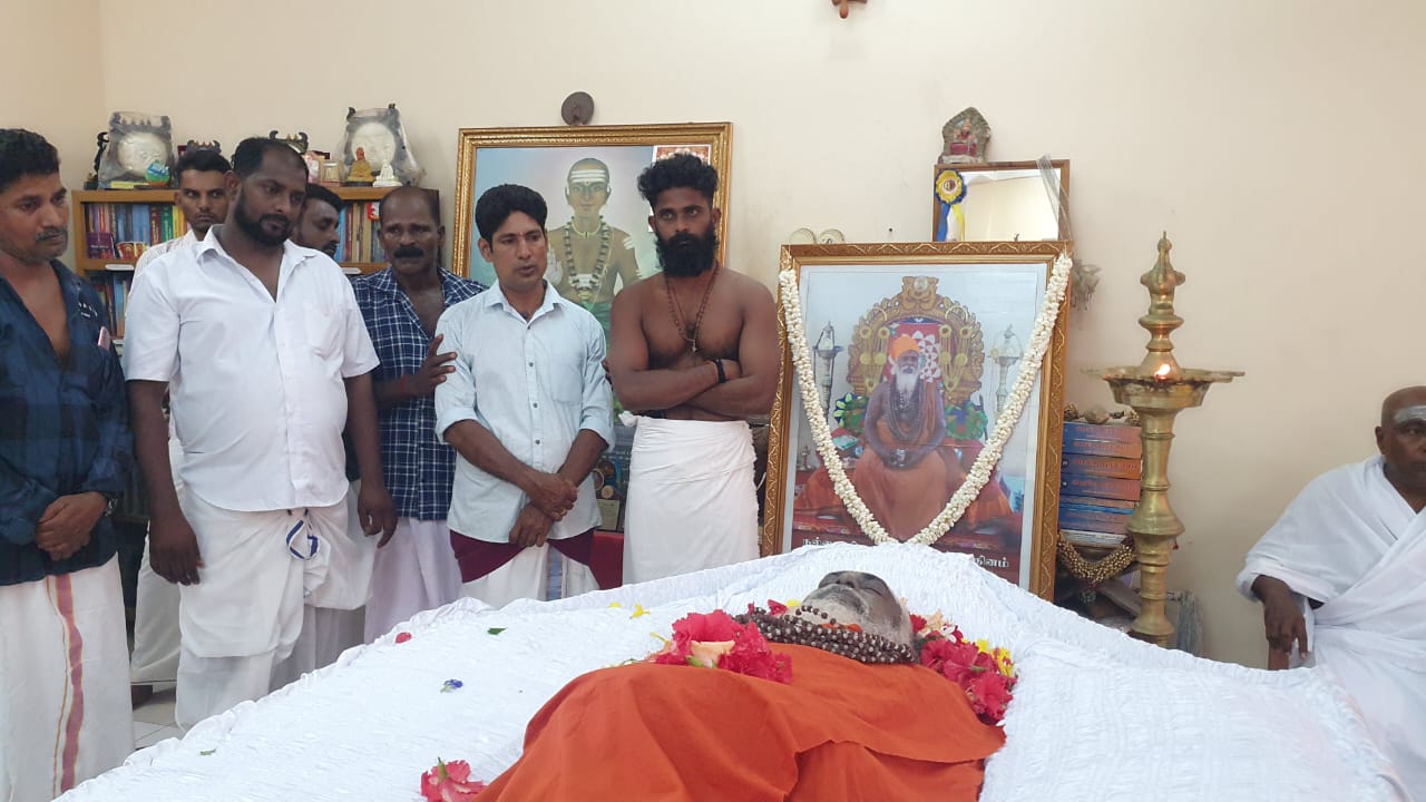 மறைந்த நல்லை ஆதீன முதல்வரின் புகழுடலுக்குப் பலரும் இன்று அஞ்சலி.