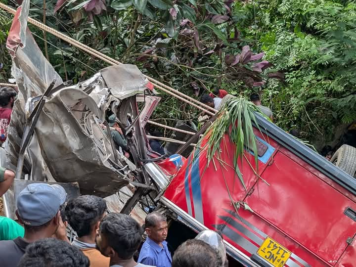 கொத்மலை பஸ் விபத்து: 21 பேர் பலி, 30க்கும் மேற்பட்டோர் காயம்!