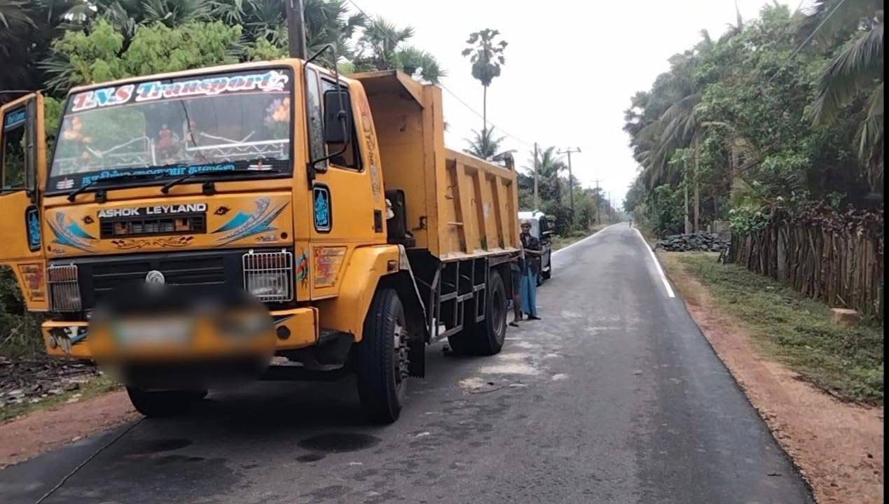 சட்டவிரோத மணலுடன் தப்பியோடிய டிப்பர் வாகனம் மீது துப்பாக்கிச்சூடு!
