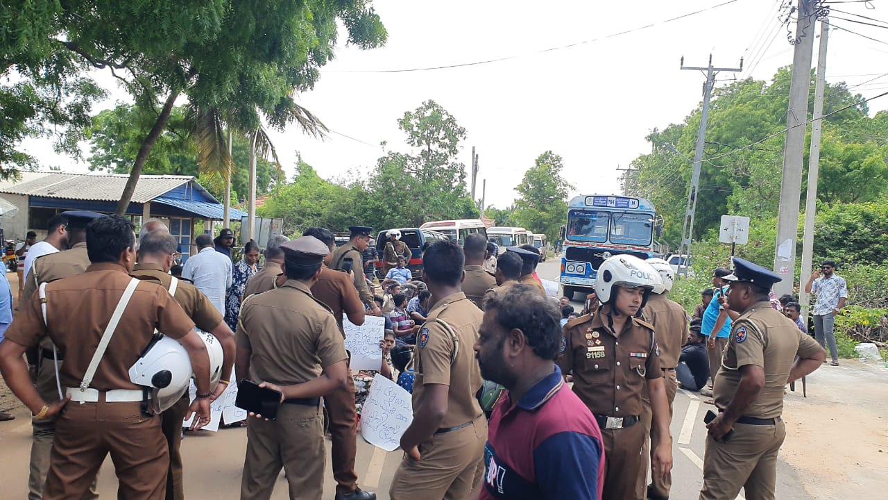 யாழில் 769 வழித்தட சேவையில் ஈடுபடும் தனியார் பஸ் சாரதிகள் இன்று போராட்டம்.