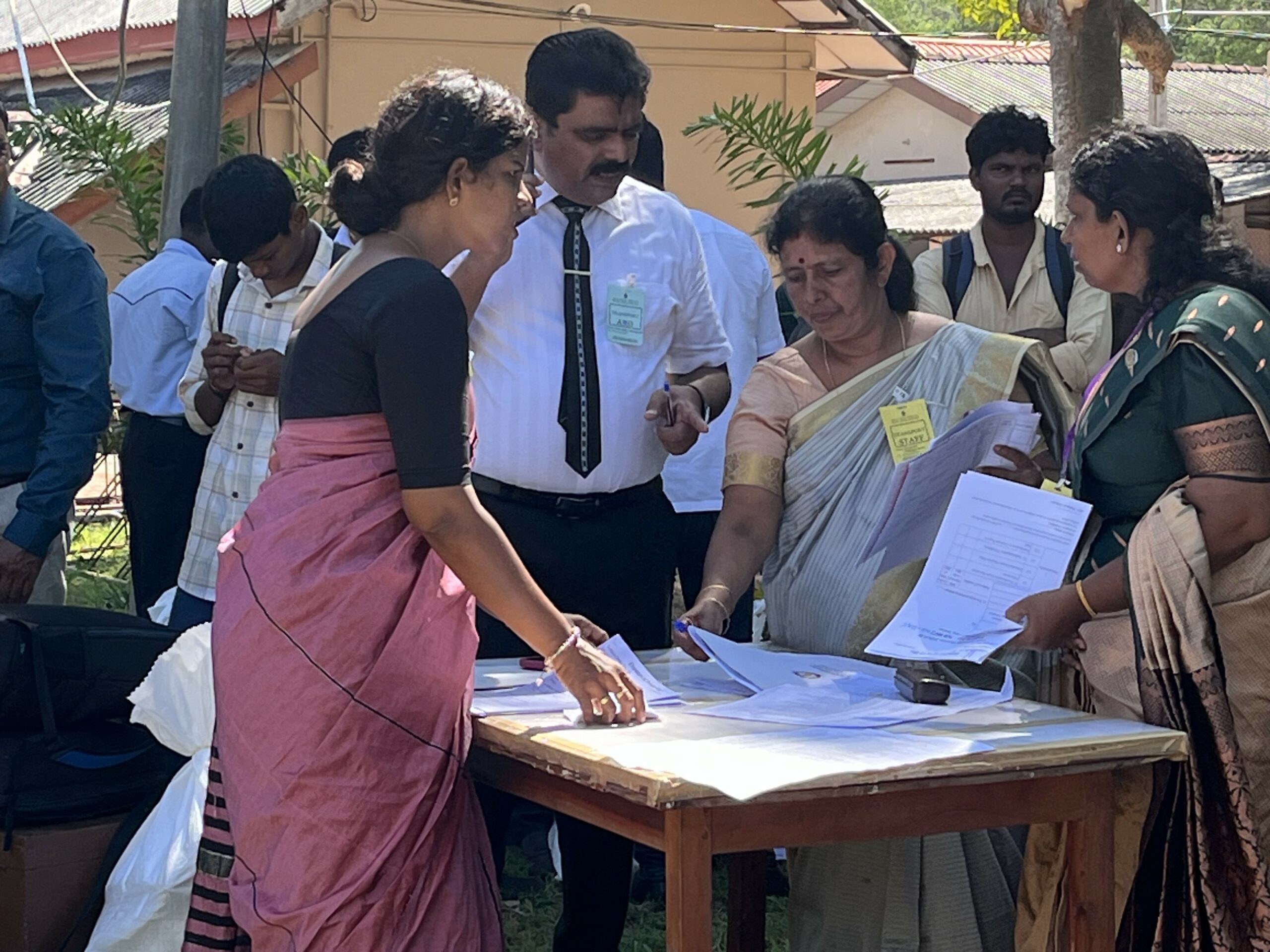 வவுனியாவில் வாக்குப் பெட்டிகள் அனுப்பிவைப்பு!