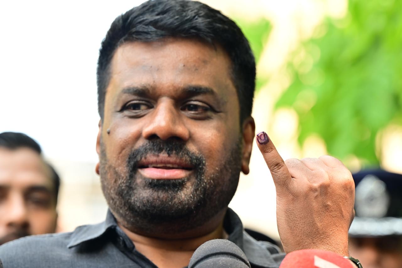 நாட்டுக்கு திரும்பியதும் வாக்களித்த ஜனாதிபதி.