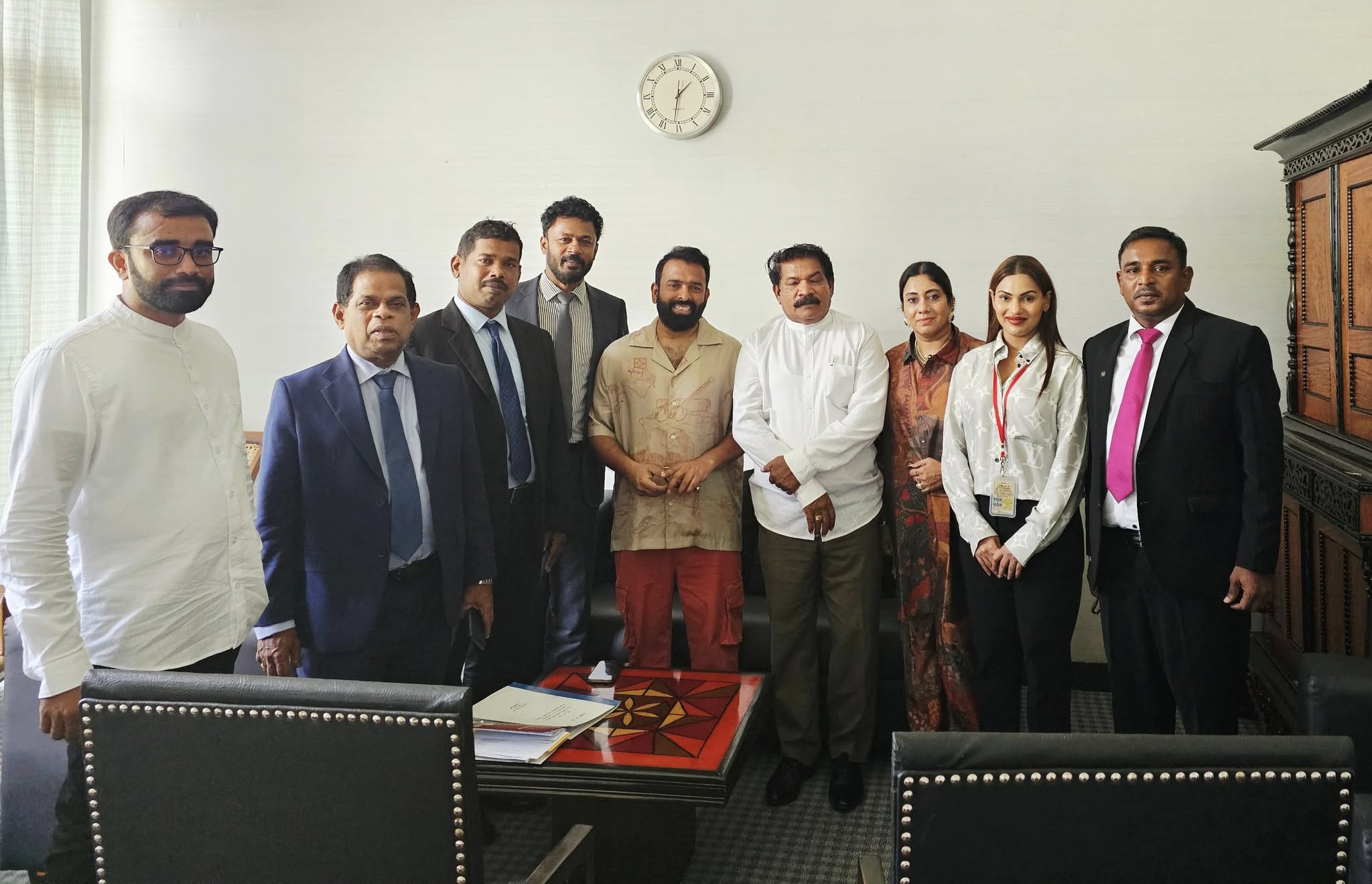 வடக்கில் கலைத்துறையை மேம்படுத்தத் தென்னிந்தியக் கலைஞர்கள் ஒத்துழைக்க வேண்டும்! – பிரபல இசையமைப்பாளர் சந்தோஷ் நாராயணனிடம் அமைச்சர் சந்திரசேகர் கோரிக்கை.